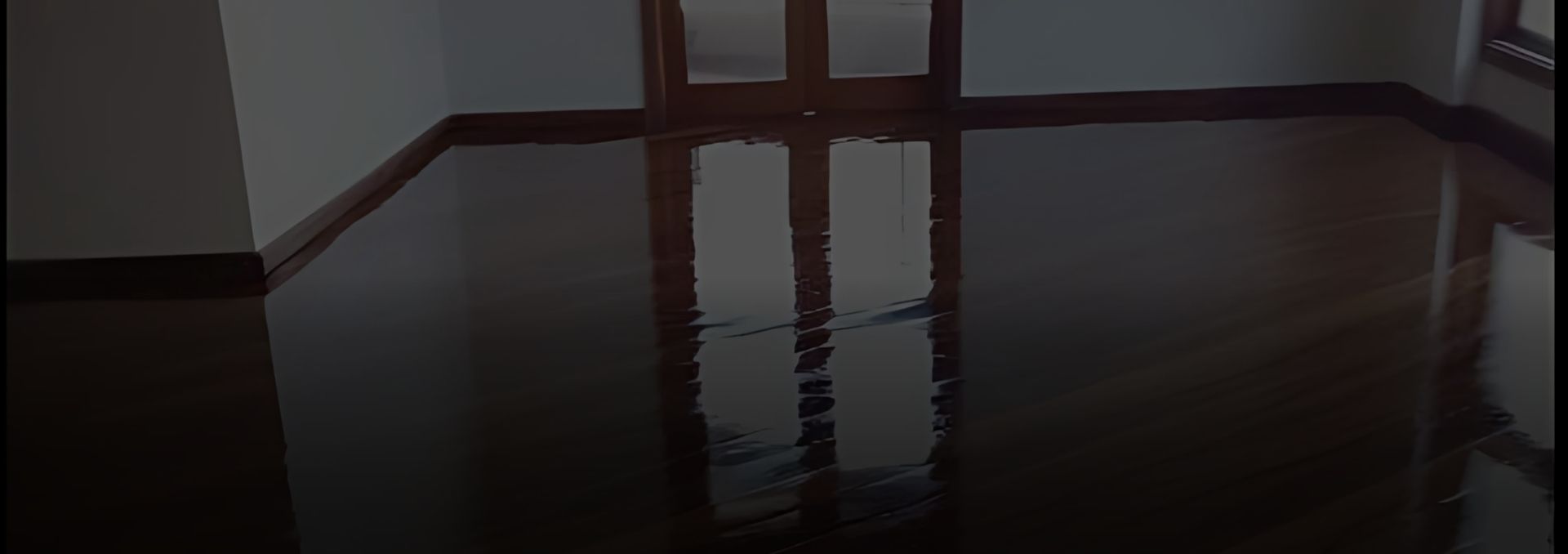 Restauração de piso de madeira com verniz
