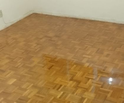 Calafetação de piso de madeira