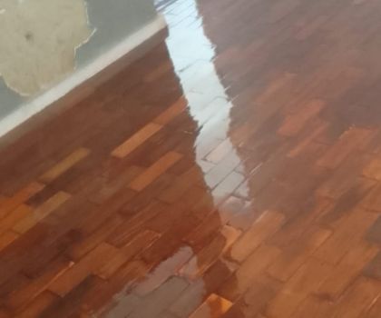 Revitalização completa de piso de madeira
