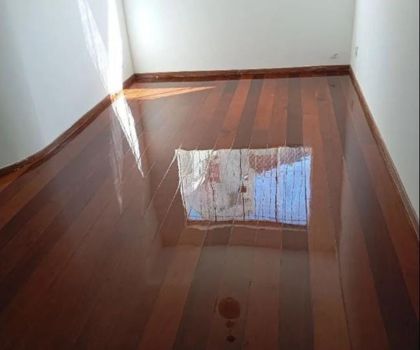 Calafetação de piso de madeira